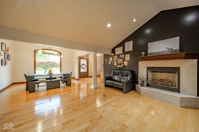 10 Stratford Way, Danville, IN 46122