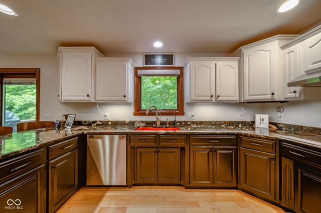 10 Stratford Way, Danville, IN 46122