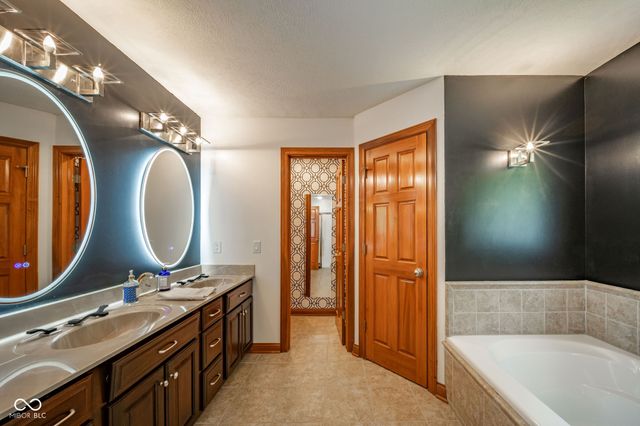 10 Stratford Way, Danville, IN 46122