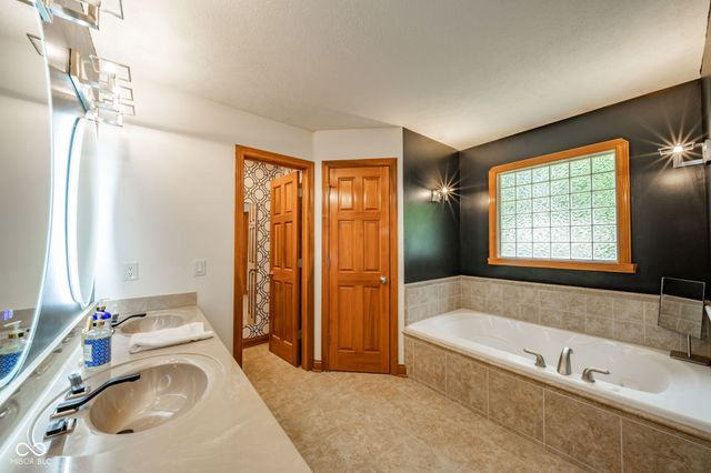 10 Stratford Way, Danville, IN 46122