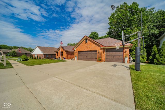 10 Stratford Way, Danville, IN 46122