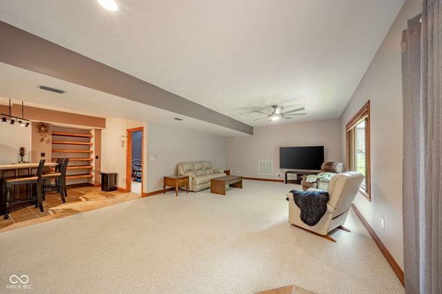 10 Stratford Way, Danville, IN 46122