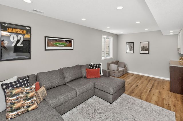 117 NE Cedar Lane, Elkhart, IA 50073