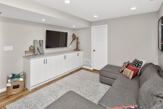 117 NE Cedar Lane, Elkhart, IA 50073