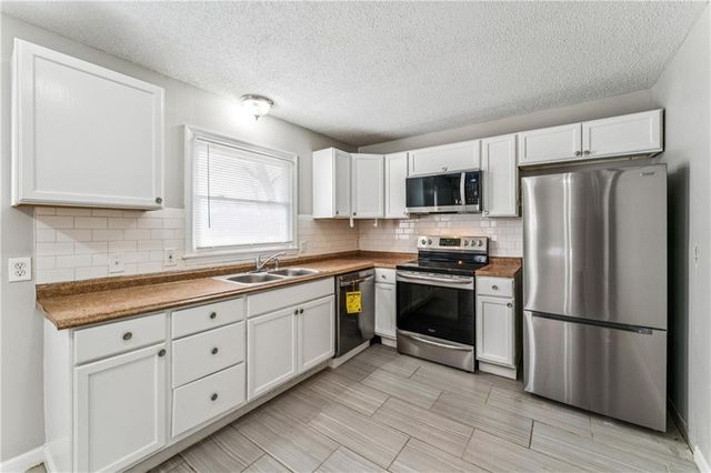 306 E 165th Street, Belton, MO 64012