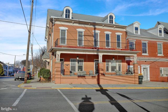 161 W HIGH ST, Womelsdorf, PA 19567