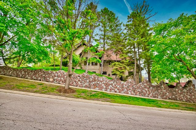 104 N Julian Street, Naperville, IL 60540