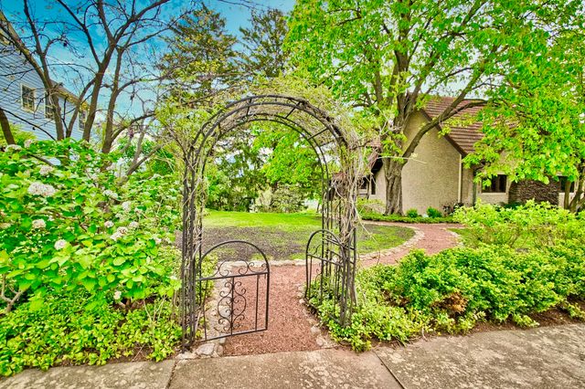 104 N Julian Street, Naperville, IL 60540