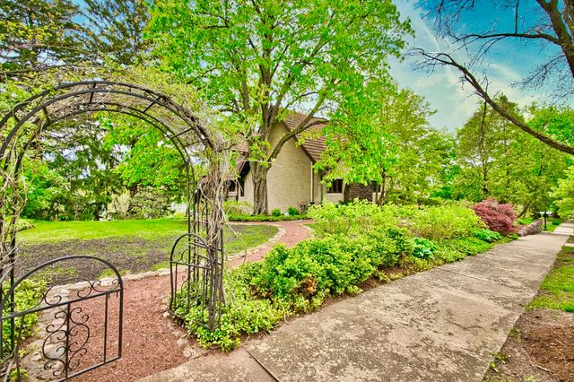 104 N Julian Street, Naperville, IL 60540