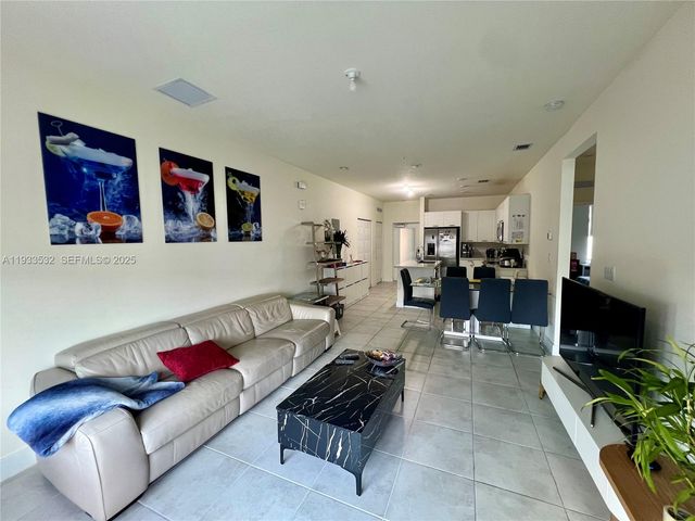 8301 NW 41st St B-405, Doral, FL 33166