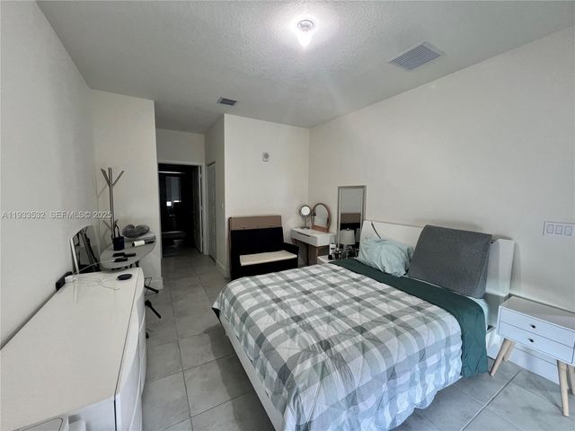 8301 NW 41st St B-405, Doral, FL 33166