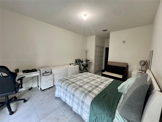 8301 NW 41st St B-405, Doral, FL 33166