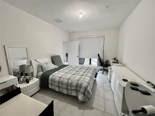 8301 NW 41st St B-405, Doral, FL 33166