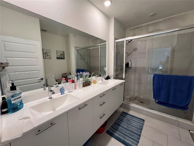 8301 NW 41st St B-405, Doral, FL 33166