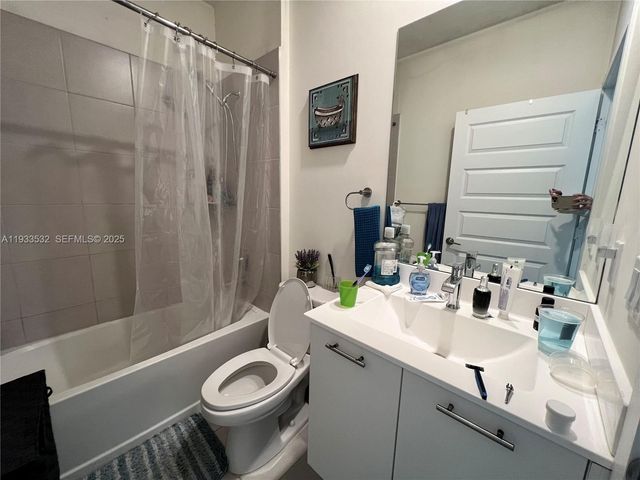 8301 NW 41st St B-405, Doral, FL 33166