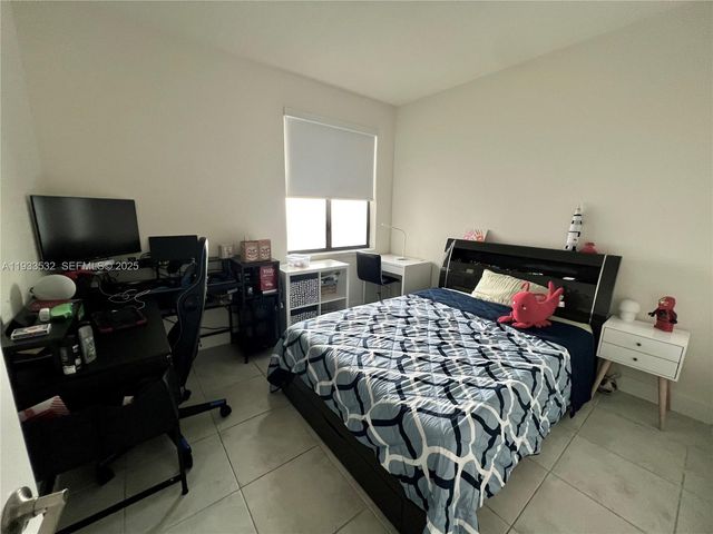 8301 NW 41st St B-405, Doral, FL 33166