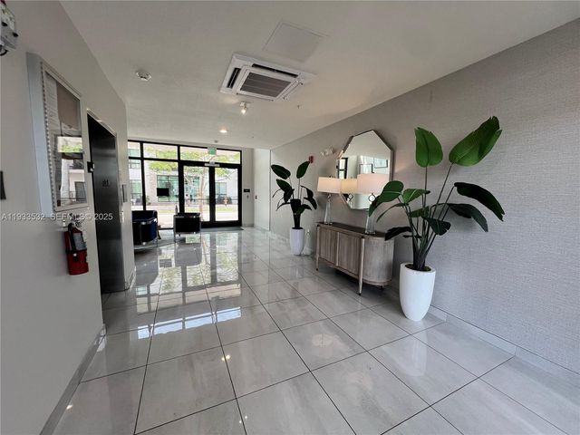 8301 NW 41st St B-405, Doral, FL 33166