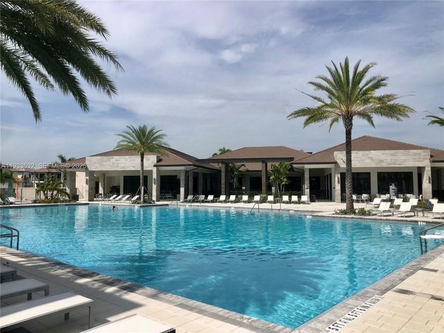 8301 NW 41st St B-405, Doral, FL 33166