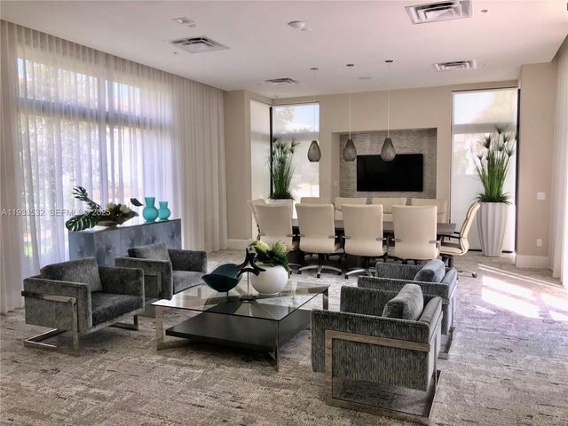 8301 NW 41st St B-405, Doral, FL 33166