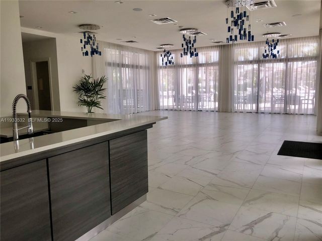 8301 NW 41st St B-405, Doral, FL 33166