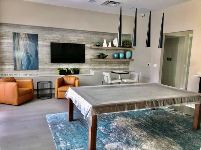 8301 NW 41st St B-405, Doral, FL 33166