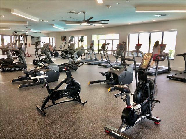 8301 NW 41st St B-405, Doral, FL 33166