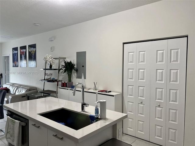 8301 NW 41st St B-405, Doral, FL 33166