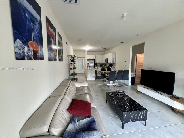 8301 NW 41st St B-405, Doral, FL 33166