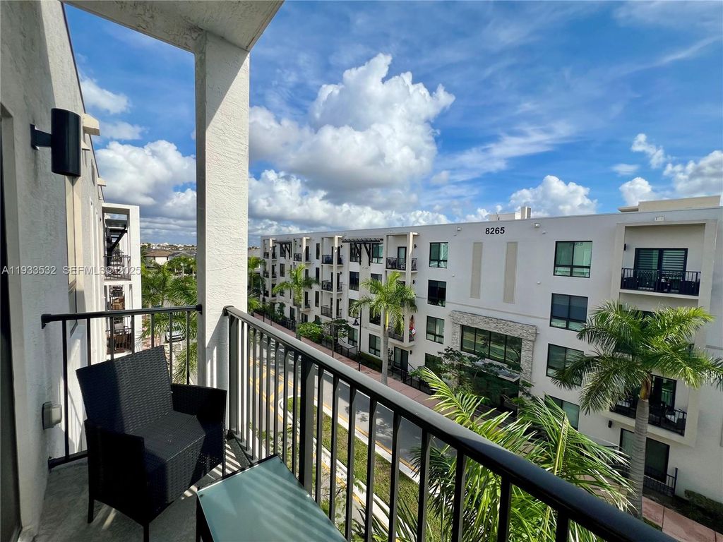 8301 NW 41st St B-405, Doral, FL 33166