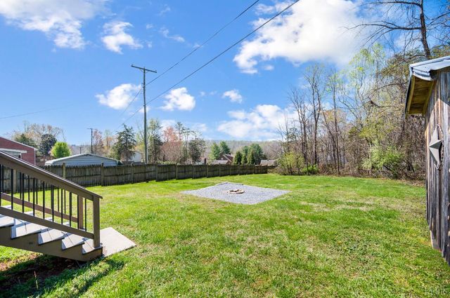 2050 Hawkins Mill Road, Lynchburg, VA 24502