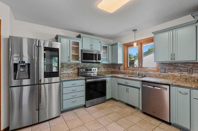 1136 Minnesota Street S, Shakopee, MN 55379