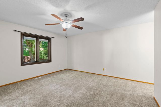 1136 Minnesota Street S, Shakopee, MN 55379