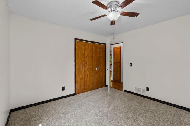 1136 Minnesota Street S, Shakopee, MN 55379