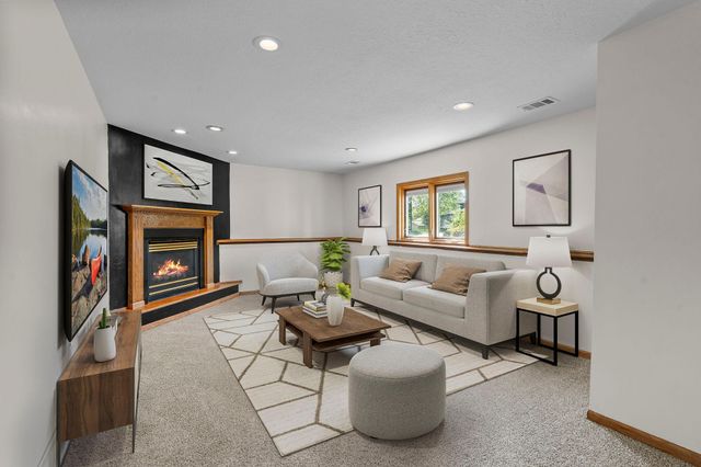 1136 Minnesota Street S, Shakopee, MN 55379