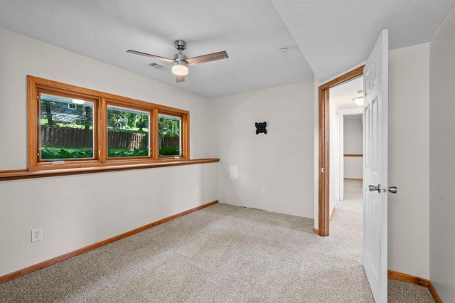 1136 Minnesota Street S, Shakopee, MN 55379