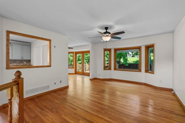 1136 Minnesota Street S, Shakopee, MN 55379