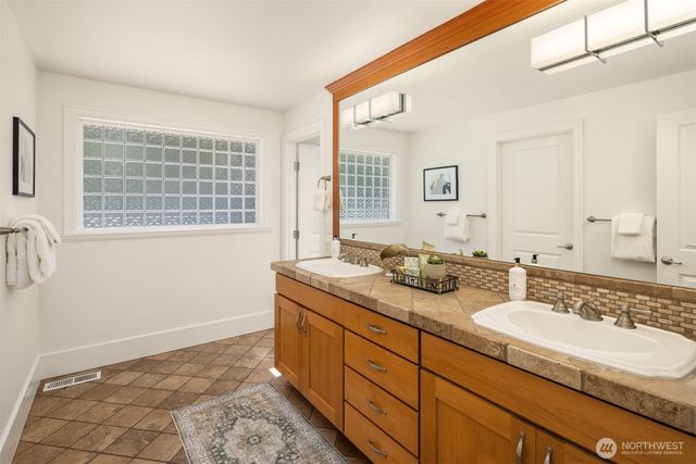 4859 86th Avenue SE, Mercer Island, WA 98040