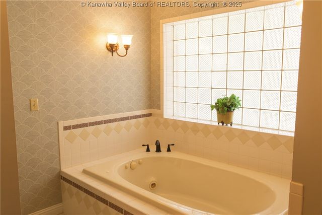 35 Oakridge Estates Road, Danville, WV 25053