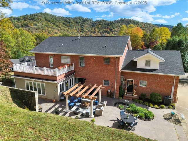 35 Oakridge Estates Road, Danville, WV 25053