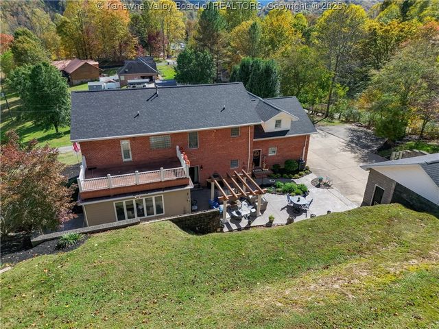 35 Oakridge Estates Road, Danville, WV 25053
