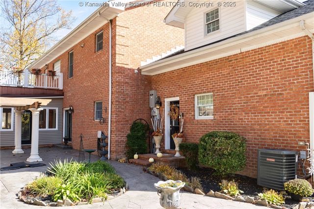 35 Oakridge Estates Road, Danville, WV 25053