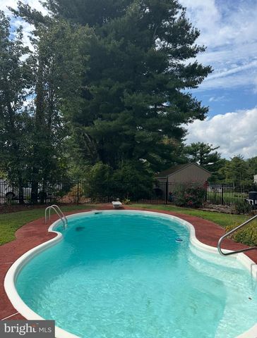 11 GRANT, Holland, PA 18966