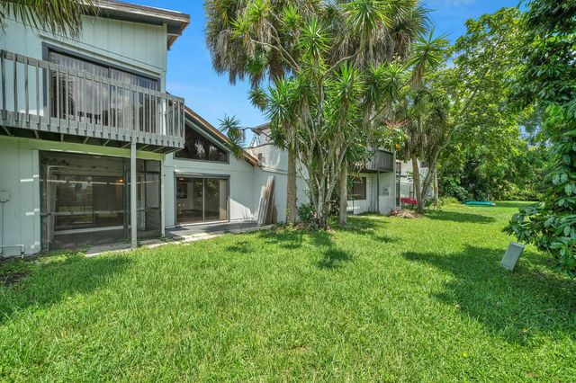 100 Sparrow Drive 13, Royal Palm Beach, FL 33411