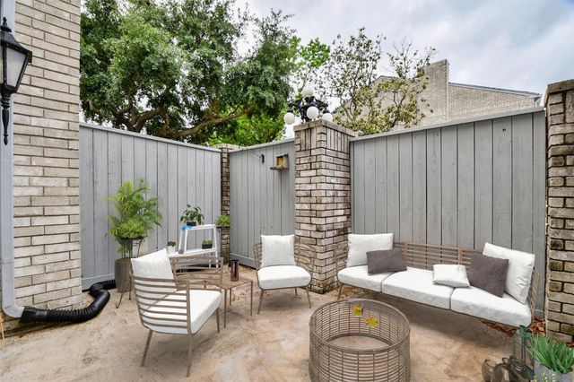 382 Wilcrest Drive, Houston, TX 77042