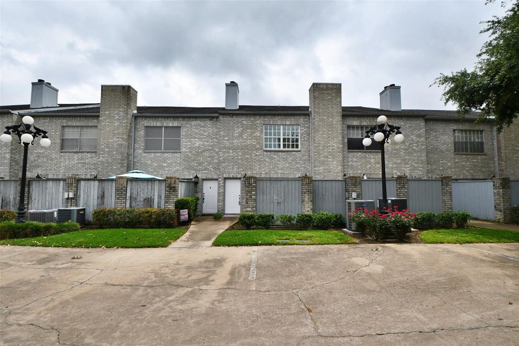 382 Wilcrest Drive, Houston, TX 77042