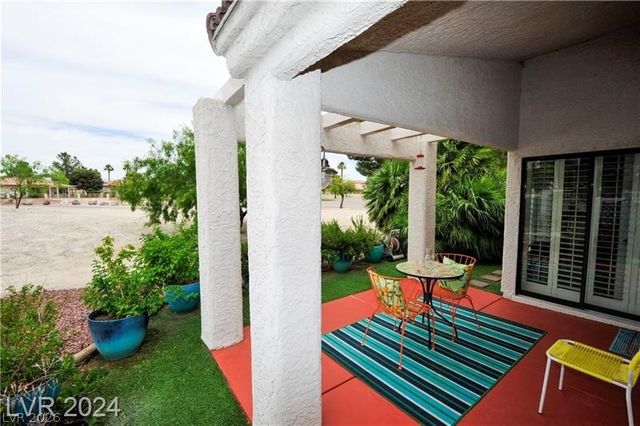 7268 Drifting River Court, Las Vegas, NV 89149