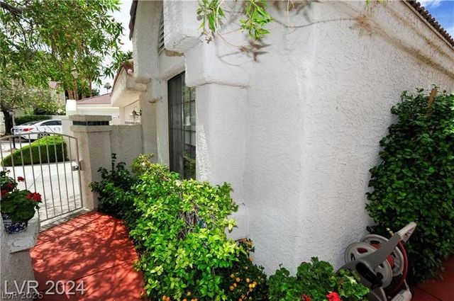 7268 Drifting River Court, Las Vegas, NV 89149