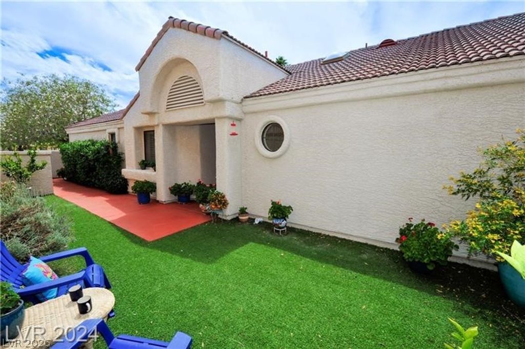Image 4 of property listing at 7268 Drifting River Court, Las Vegas, NV 89149