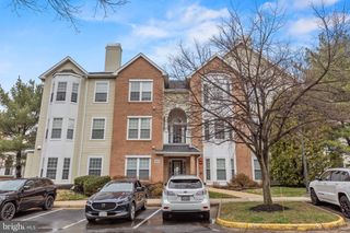 4131 FOUNTAINSIDE LN #202, Fairfax, VA 22030