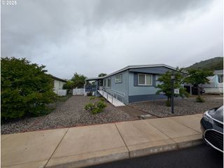 12 Ne MARY ANN Ln, Roseburg, OR 97470